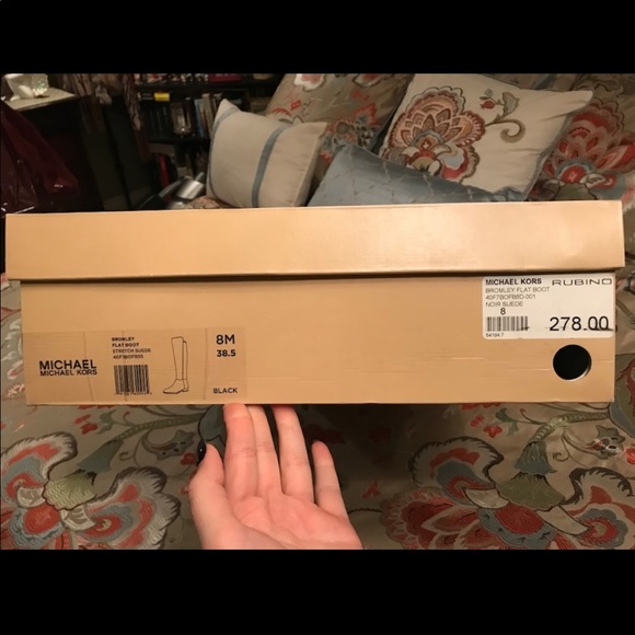 MICHAEL KORS BLACK SUEDE BOOTS 🖤 - Picture 4 of 4